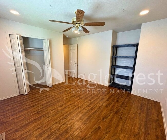 Building Photo - Spacious 3-Bedroom, 2-Bath Home on a Corner Lot-Students Encouraged To Apply