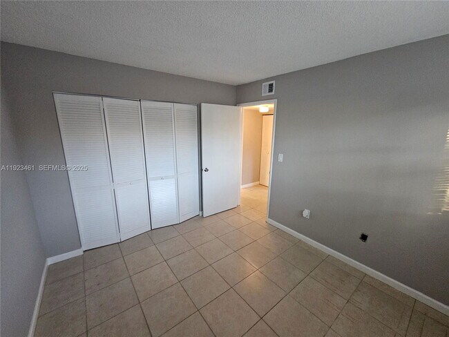 Building Photo - Nob Hill Lane, Sunrise, FL 33351 - 3 BR 2 BA condo