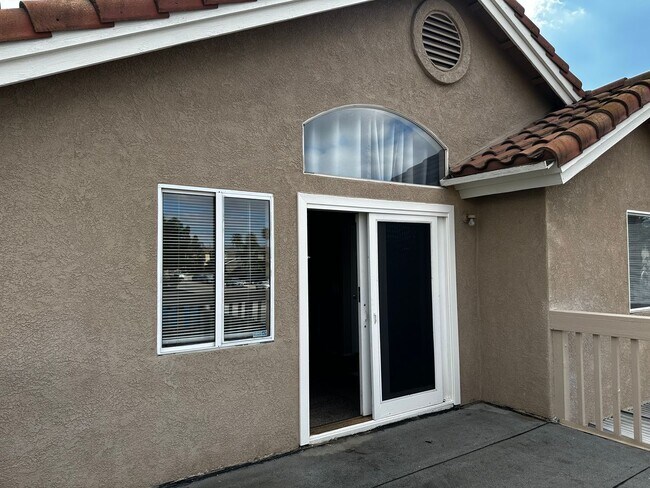 Building Photo - Beautiful Orangecrest Rental – Move-In Ready!