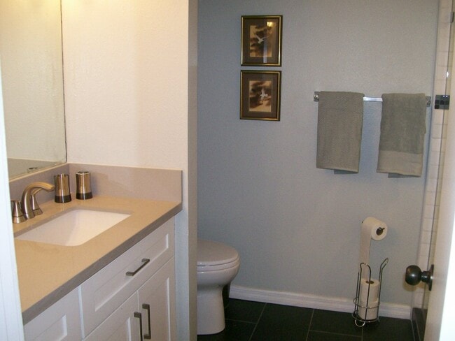 Building Photo - 35032 Mission Hills Dr