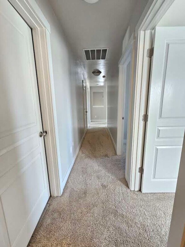 Building Photo - Ready now this beautiful 3 Bedroom Upscale...