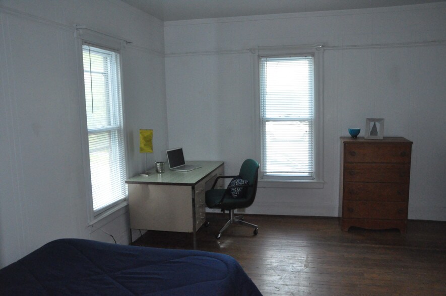 Bedroom 3 - 212 Linden Ave