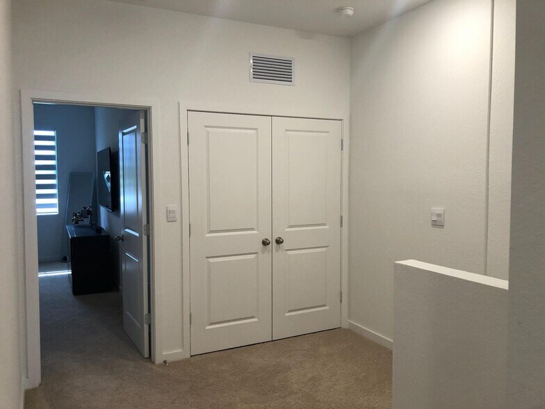 Building Photo - 939 NW 3rd Ter