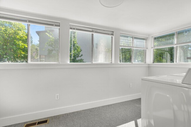 Building Photo - 202 S School Ave