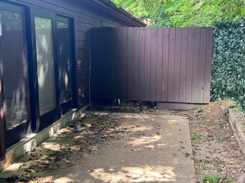 Back porch - 2137 Versailles Village Pl