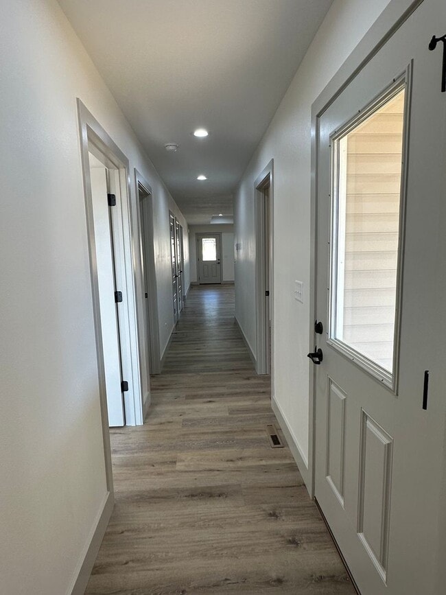 Building Photo - NEW CONSTRUCTION 5 Bed 3 Bath w/ Walk Out ...