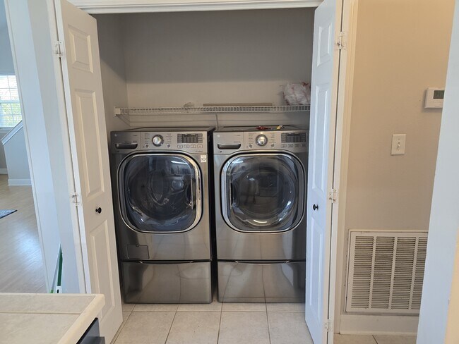 laundry - 801 Luther St W