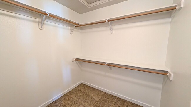 Building Photo - 2 bedroom 2.5 bath townhouse