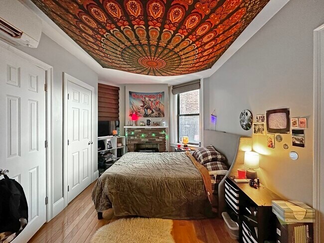 Building Photo - 493 Beacon St