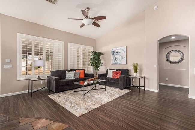 Building Photo - 3-bedroom plus bonus room with 3-car garag...