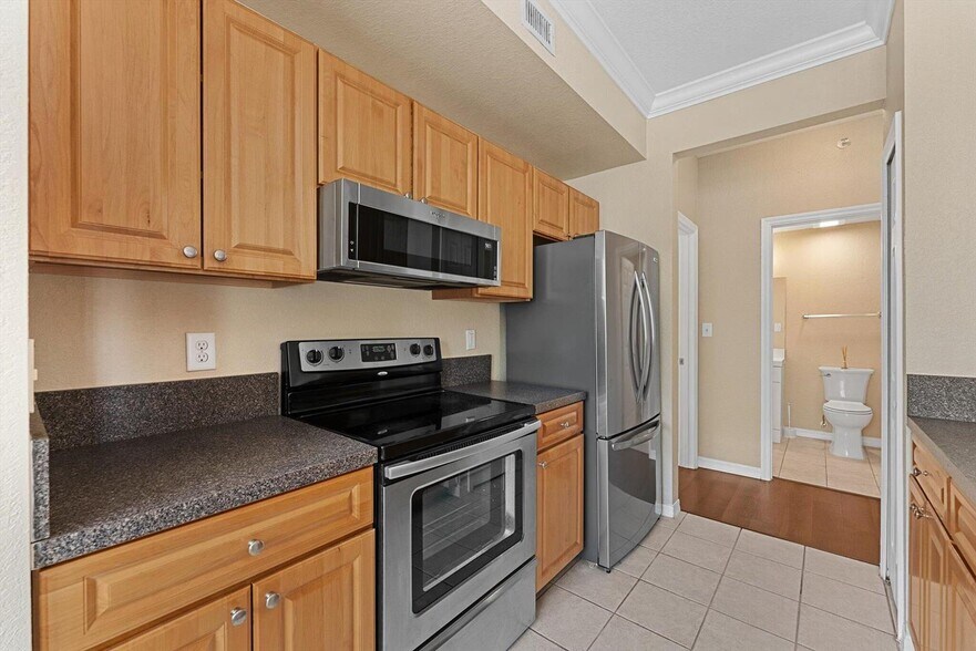 Building Photo - 15025 Michelangelo Blvd