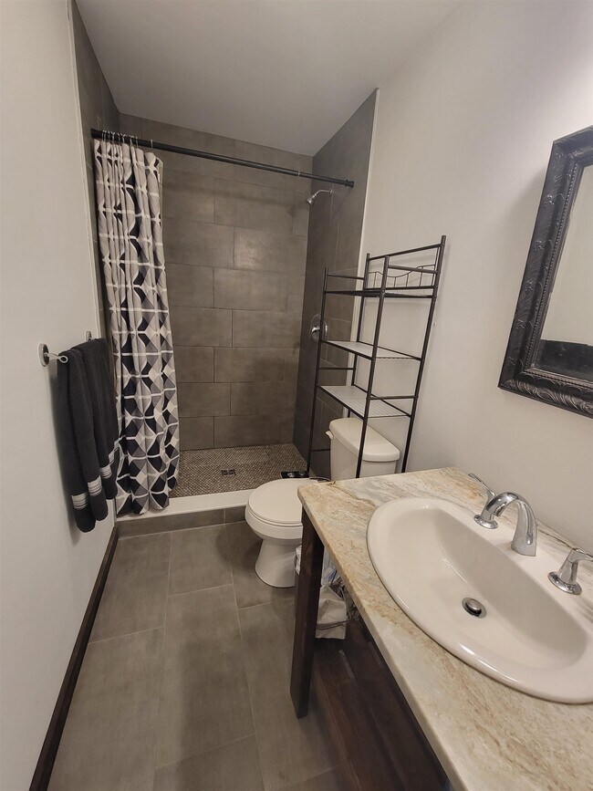 Building Photo - 1227 Continental Ct