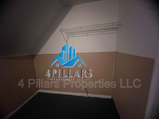 Building Photo - 403 Kenwood St