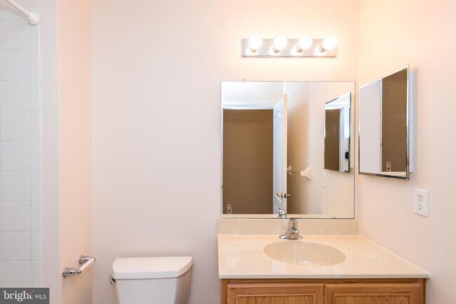 Building Photo - 3233 Meadow View Cir