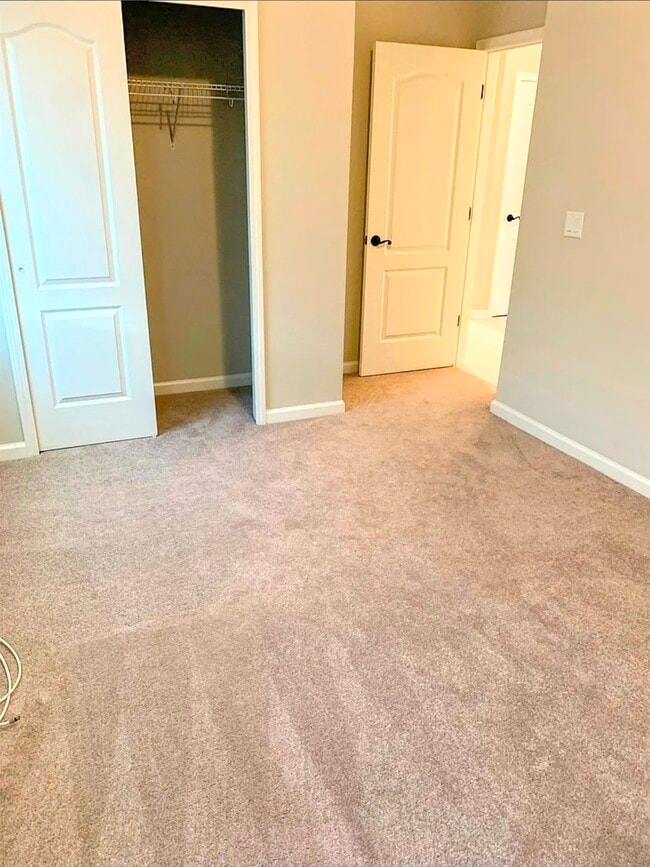 Building Photo - 253 Bella Dr