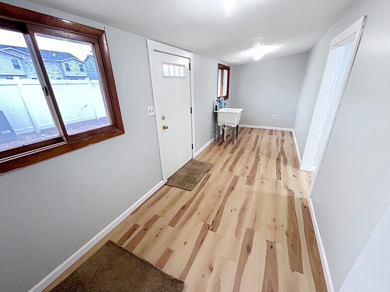 Building Photo - 38599 Plains Ct