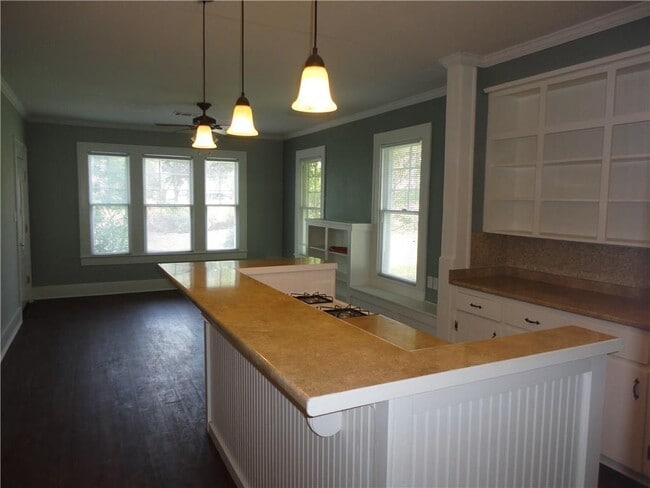 Building Photo - 200 E 33rd St