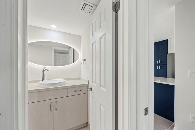 Building Photo - 3051 NE 48th St