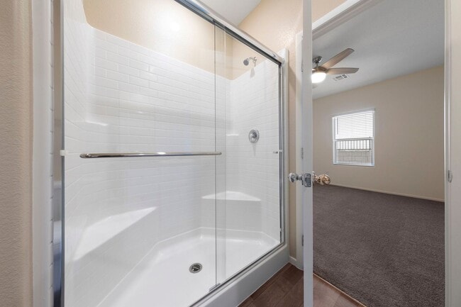 Building Photo - Spacious Single Level with Stunning Mounta...