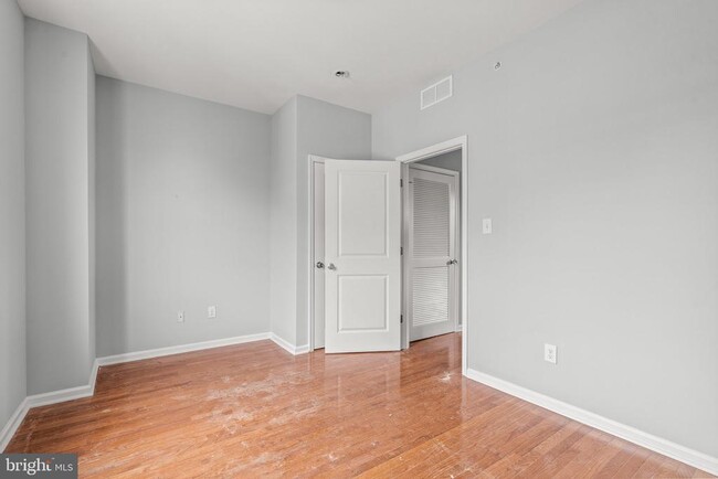 Building Photo - 1132 W Nevada St