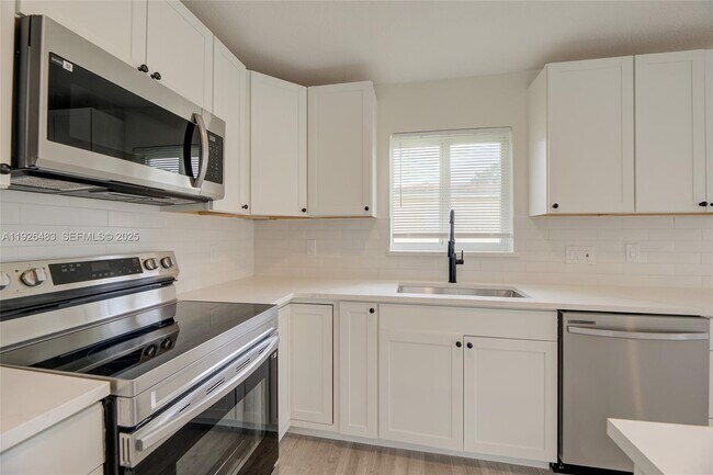 Building Photo - 610 N 31st Ct