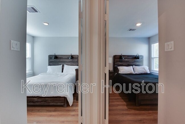 Building Photo - 7954 Sayers St