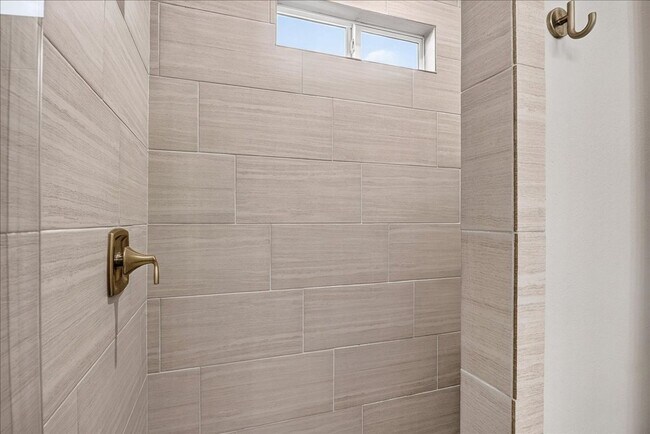 Building Photo - 6718 Stuyvesant Ct
