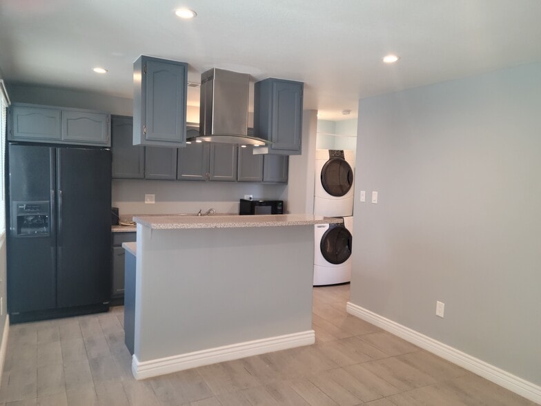 Building Photo - 19449 Ingomar St