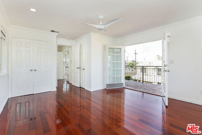 Building Photo - 252 Hampton Dr