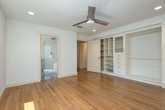 Building Photo - 5710 Forest Ln