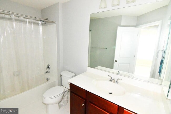 Building Photo - 165 Solara Dr