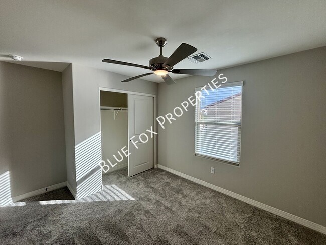 Building Photo - 1048 E Descent St