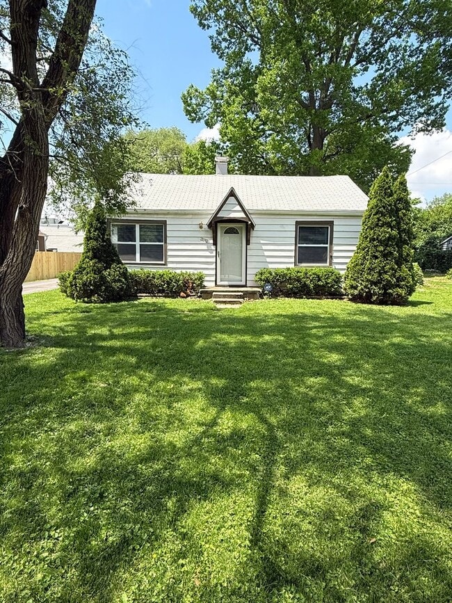 Building Photo - South side Indy - 3 BR near U of I