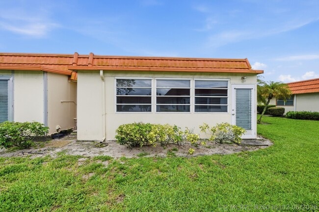 Building Photo - 28 Seville Dr