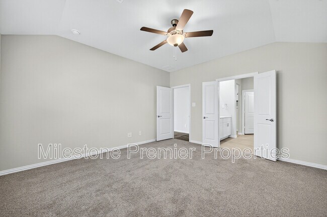 Building Photo - 2121 Gustavus Dr