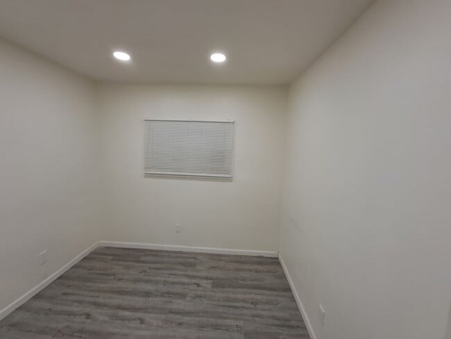 Building Photo - 2-bedroom, newly remodeled home on Flint's far east side