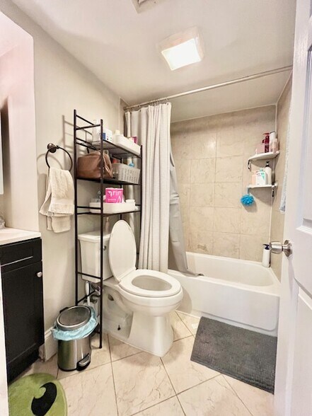 Building Photo - 719 Parker St