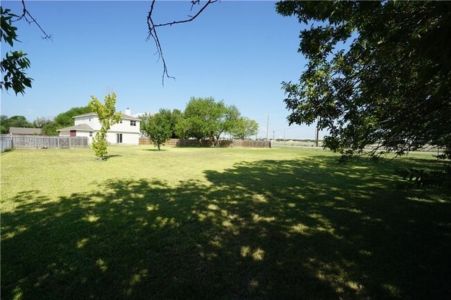 Building Photo - 112 Creekside Dr