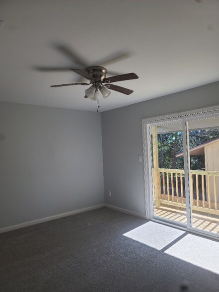 Building Photo - 4985 Catalina Cir