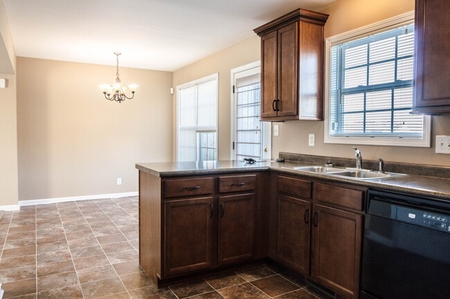 Building Photo - Pet Friendly Three Bedroom!