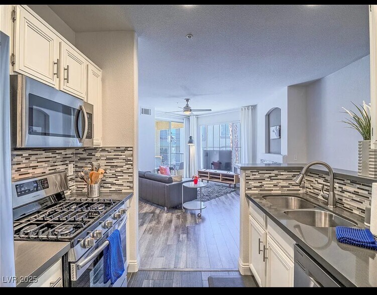 Building Photo - 7111 S Durango Dr