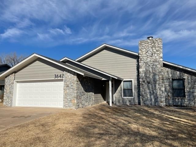 Primary Photo - 3642 Lakeshore Dr