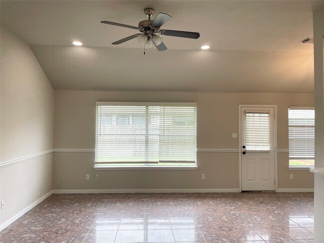 Building Photo - 2831 Sockeye Dr