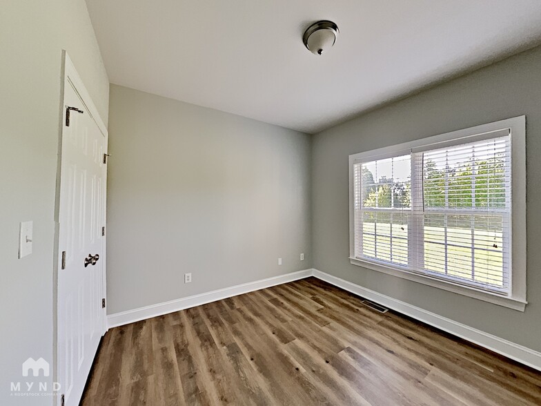 Building Photo - 91 Wood Valley Dr