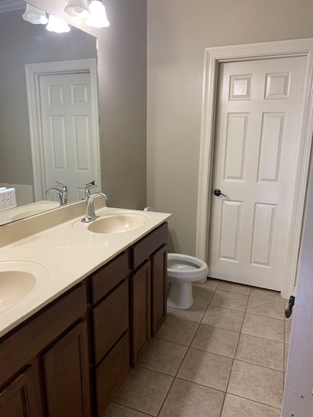 Building Photo - 502 Doloria Dr