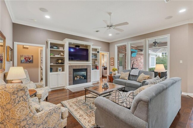 Building Photo - IMMEDIATE MOVE IN! Gorgeous 4 bedroom 3 ba...