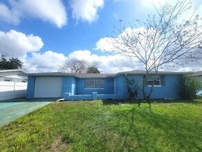 Building Photo - 10920 Oakdale Ave