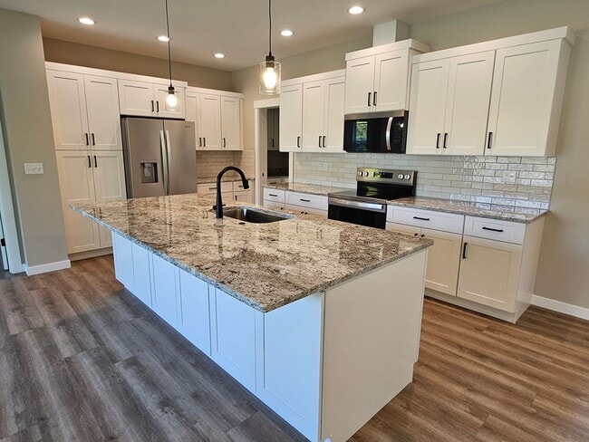 Building Photo - MOVE IN SPECIAL! Newly Built Home in Birch Bay Village!