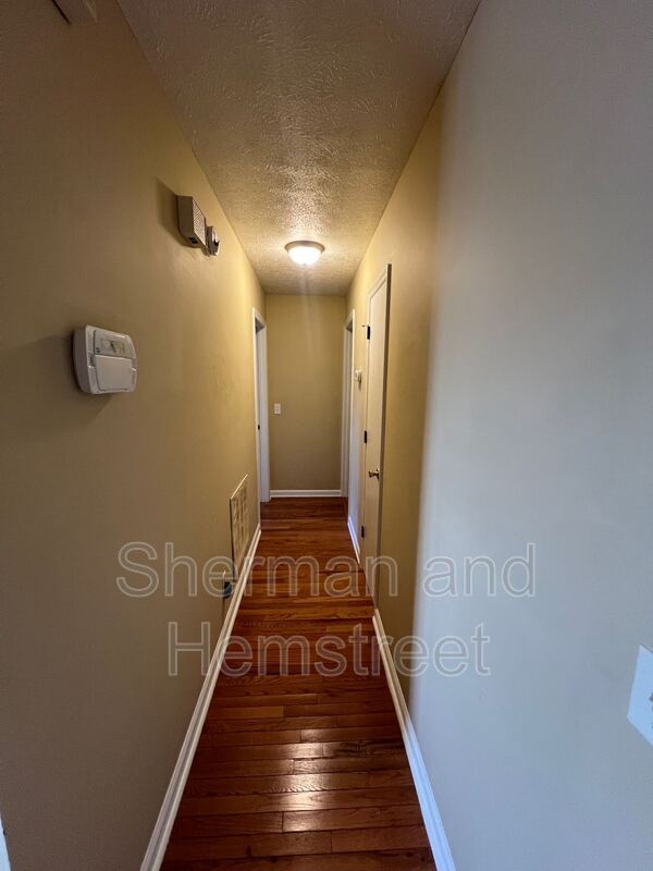 Building Photo - 1113 Highview Ave