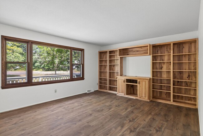 Building Photo - 13503 Meredith Dr N